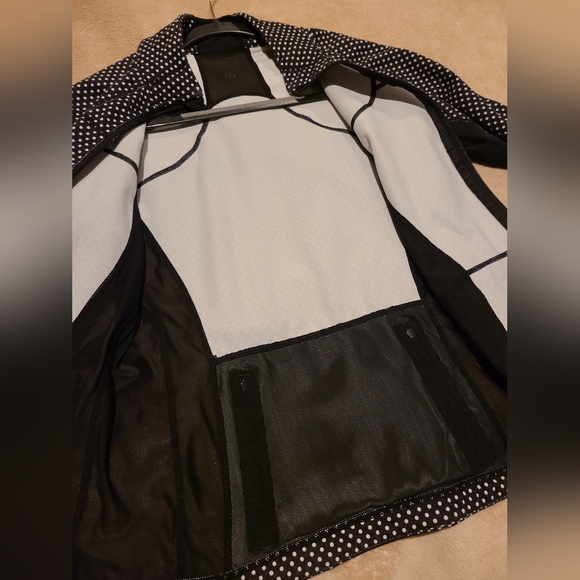 Lululemon Jacket - Picture 7 of 9